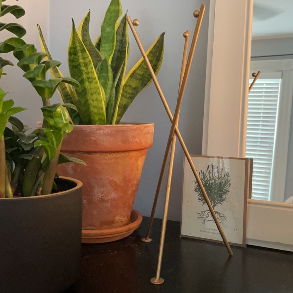 Necklace Stand: Gold [14 in]